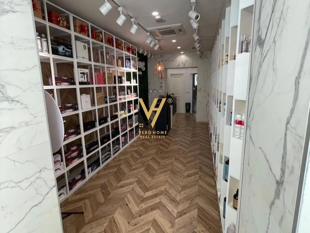 100 M2 SPACE FOR RENT IN BLOCK 2,200 EURO