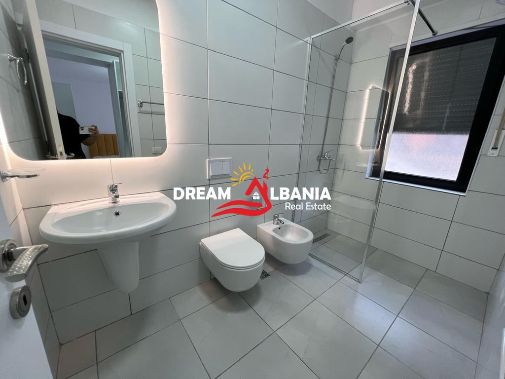 Affittasi appartamento 2+1+2 con posto auto incluso nel prezzo, presso la Residenza Kodra e Diellit 2 (ID 42214983)