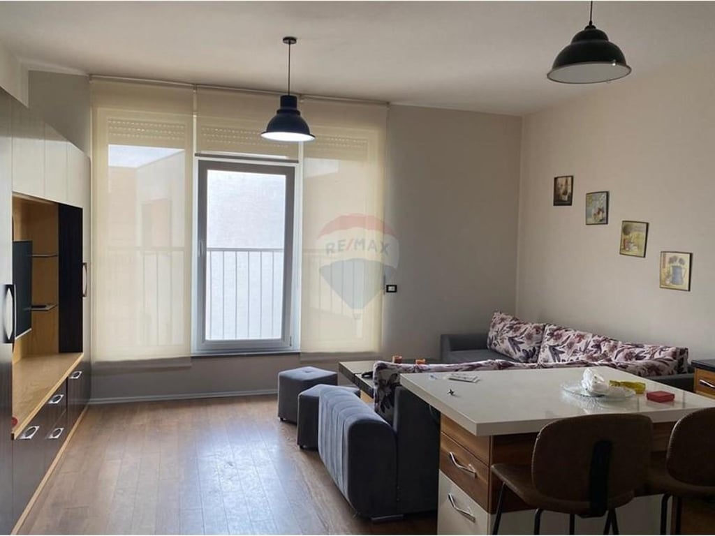 1+1 apartment for rent in the Botanical Garden.
