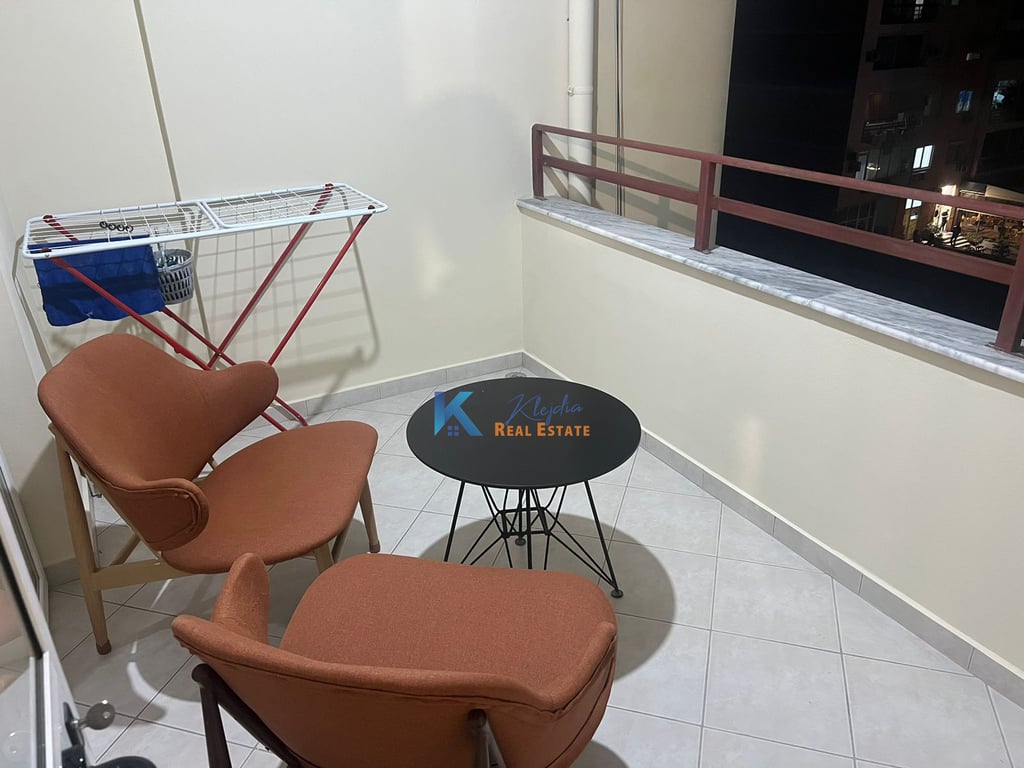 1+1 ne Astir te bar Artisti