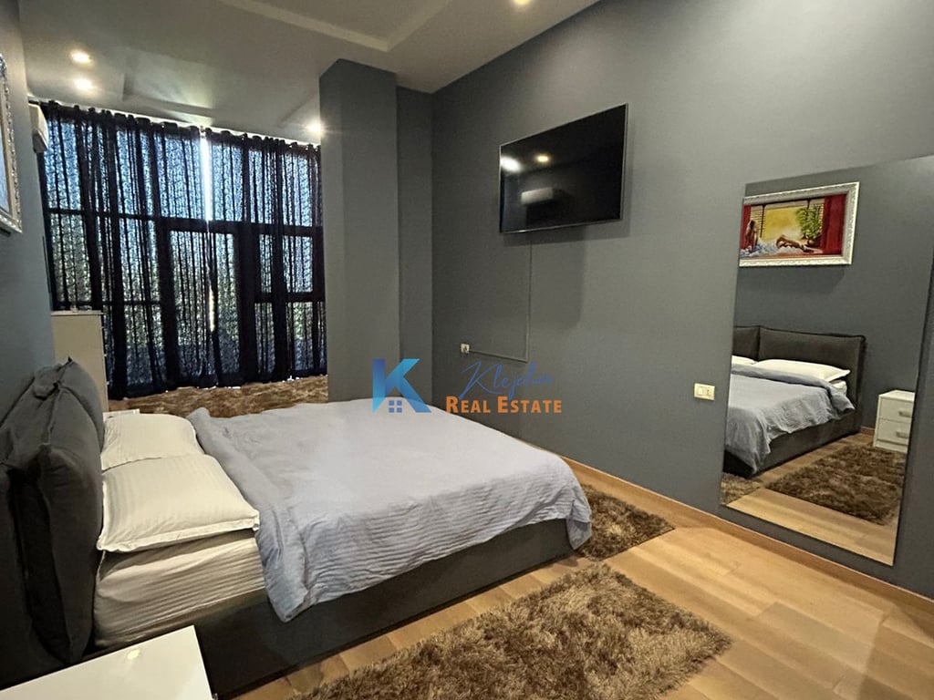 1+1 me qira te Liqeni i Thate, Rruga Peti