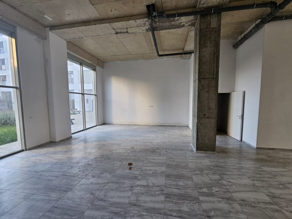 Ambiente Commerciale in Affitto!