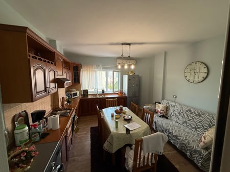 Shitet Apartament 3+1 tek Jordan Misja.