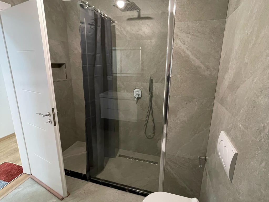 🏡 Jepet me Qira Apartament 3+1+2 Tualete – Fresk, Tiranë