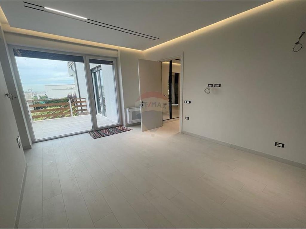 Si offre una villa in affitto vicino a TEG.
