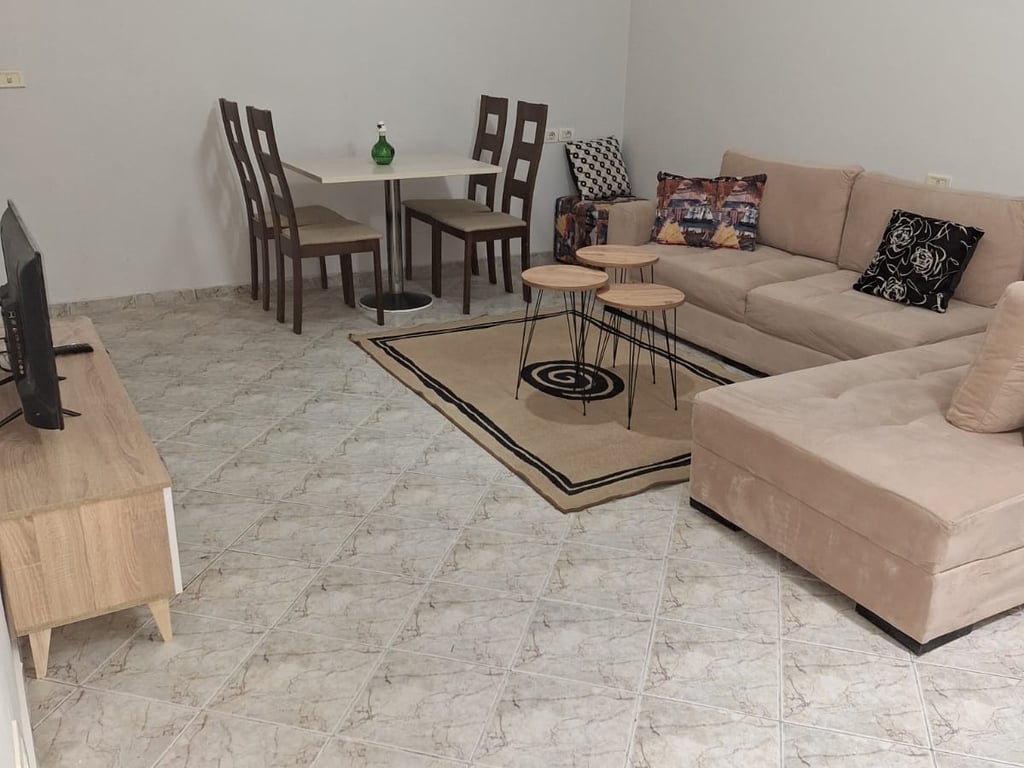 Apartment 1+1 for rent, Shkoza Roundabout, first station of the factory. Price: 350,000 lek.