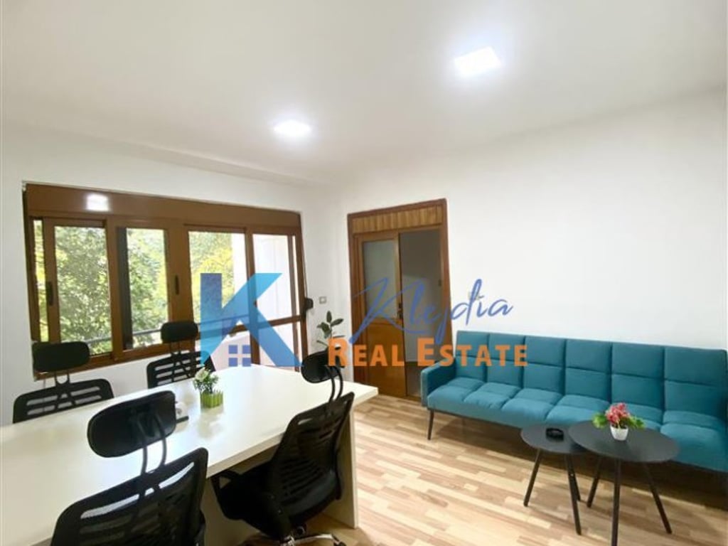 Zyre per qira ne qender, te 9 Katshet