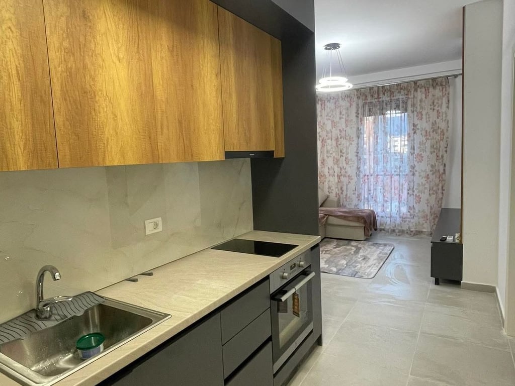 Affittasi appartamento 1+1+garage presso il Nuovo Mercato.
