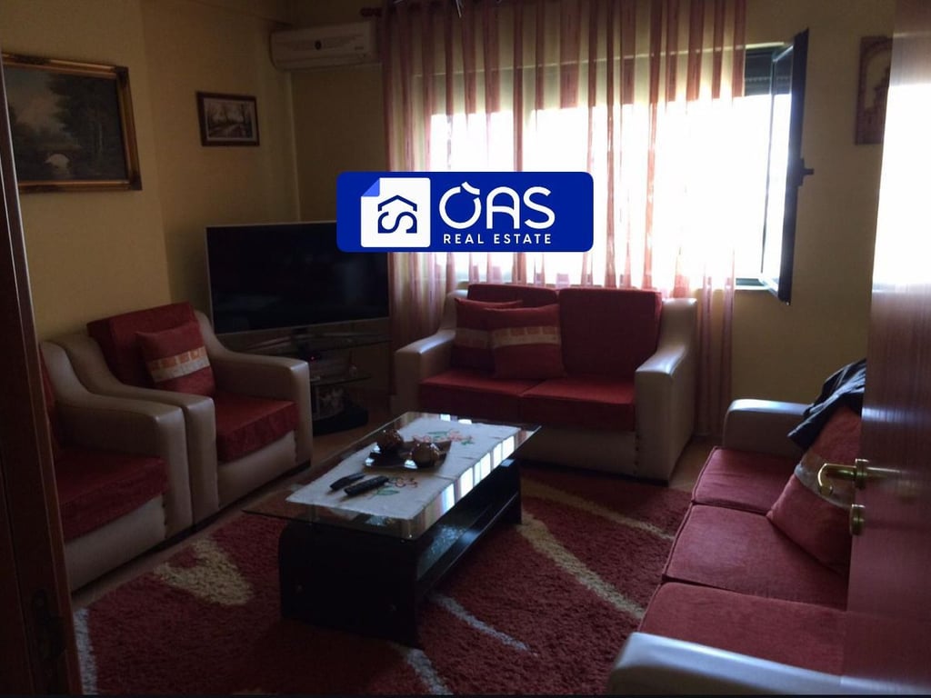 A 2+1 apartment is for rent on Bulevardi Zogu i Pare for 500 euros.