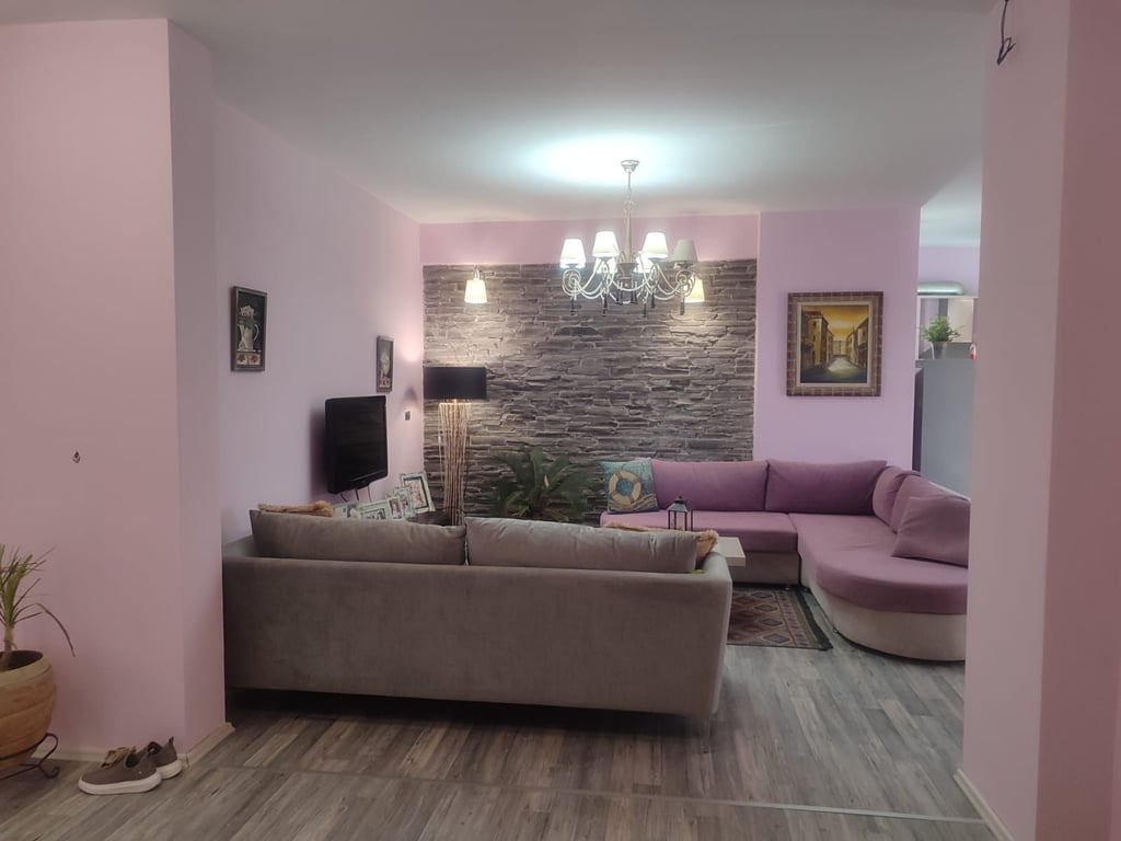 SHITET APARTAMENT 2+1+2 NE VOLLGA DURRES ME PAMJE DETI