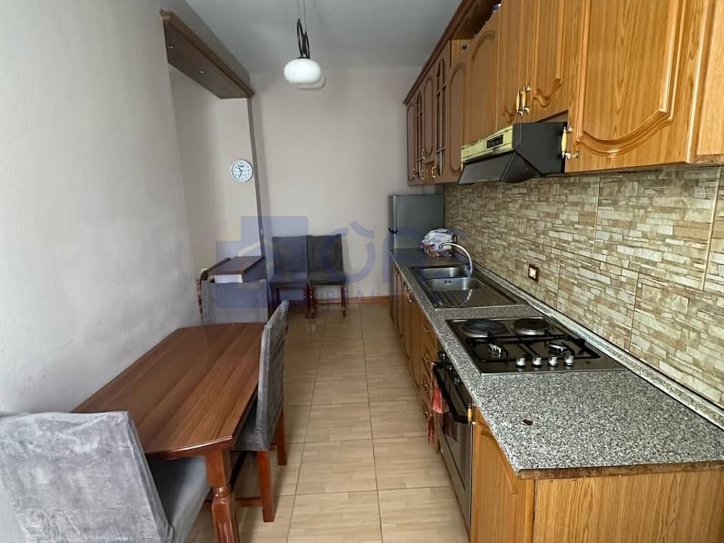 Apartment 3+1 for rent at Siri Kodra 650 euros.