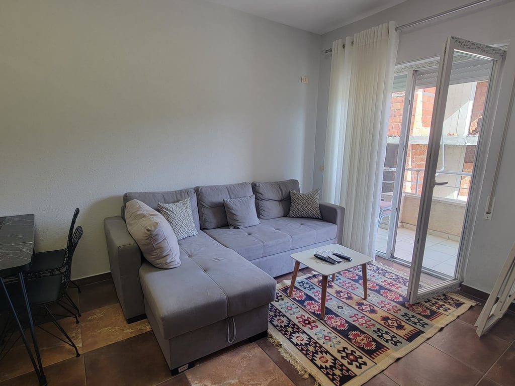 Shitet apartament 1+1 te Shkëmbi i Kavajës!