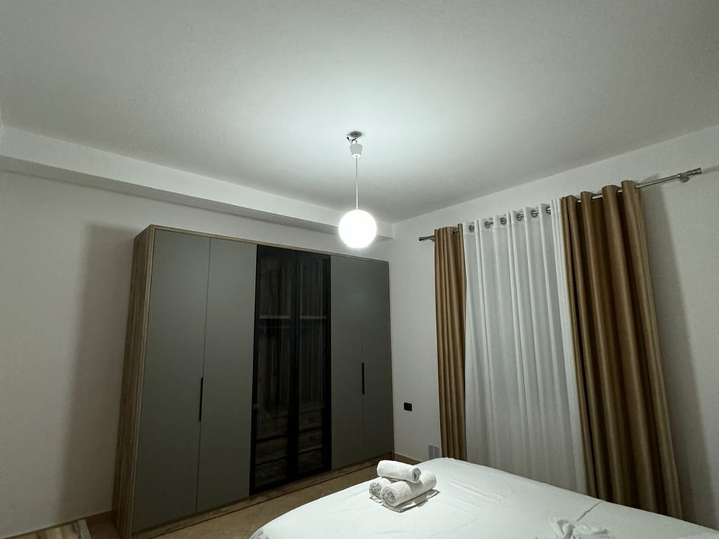 Qera! Apartament 1+1, Rruga 5 Maji
