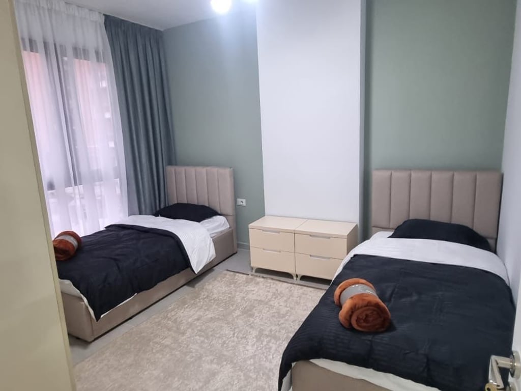 Jepet me qera 2+ 1 te green city 600 euro