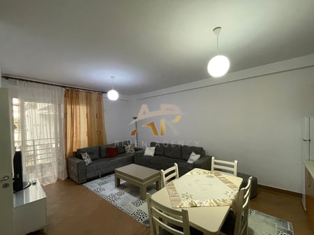 Jepet me qera apartament 1+1 ne Shkozë