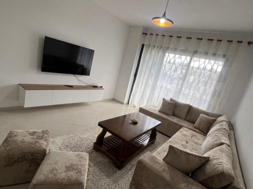 Tirane, jepet me gera apartament 2+1+Ballkon , 90 m? 500 € (Loni ligori)