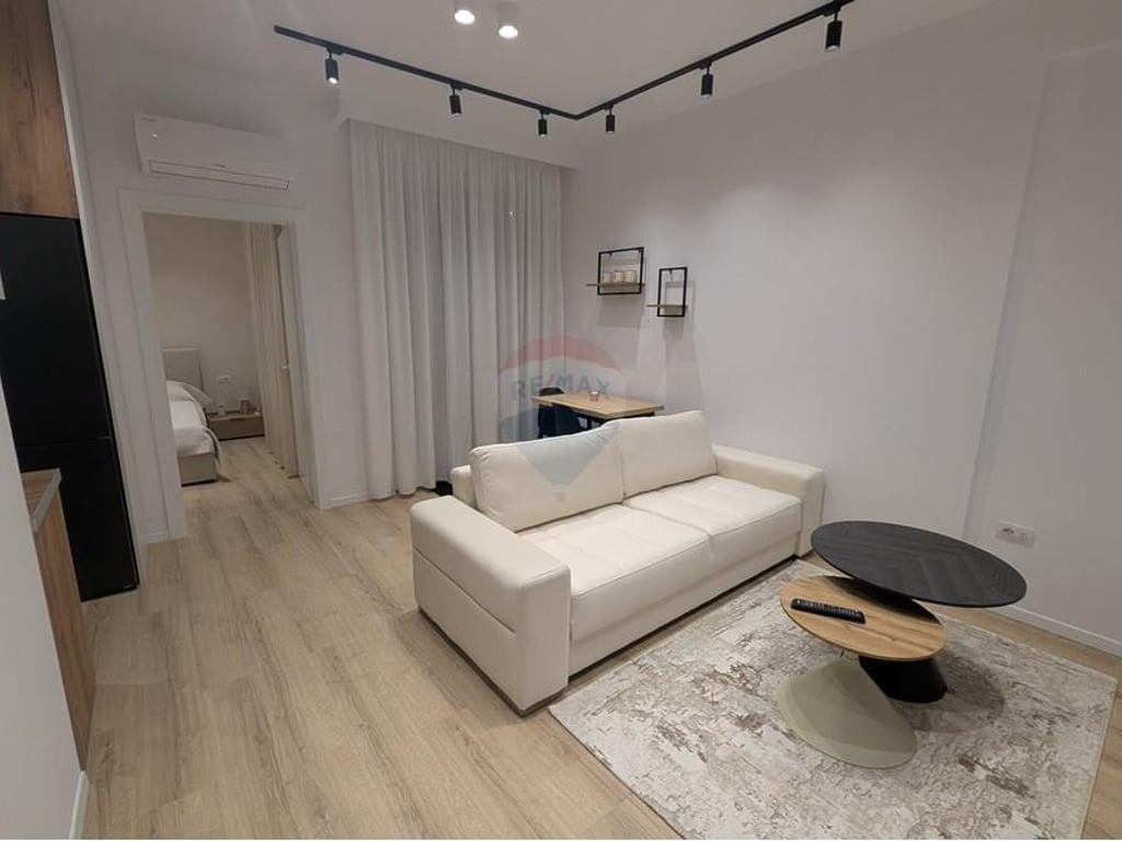 Ap 1+1 me qira te kopshti Botanik