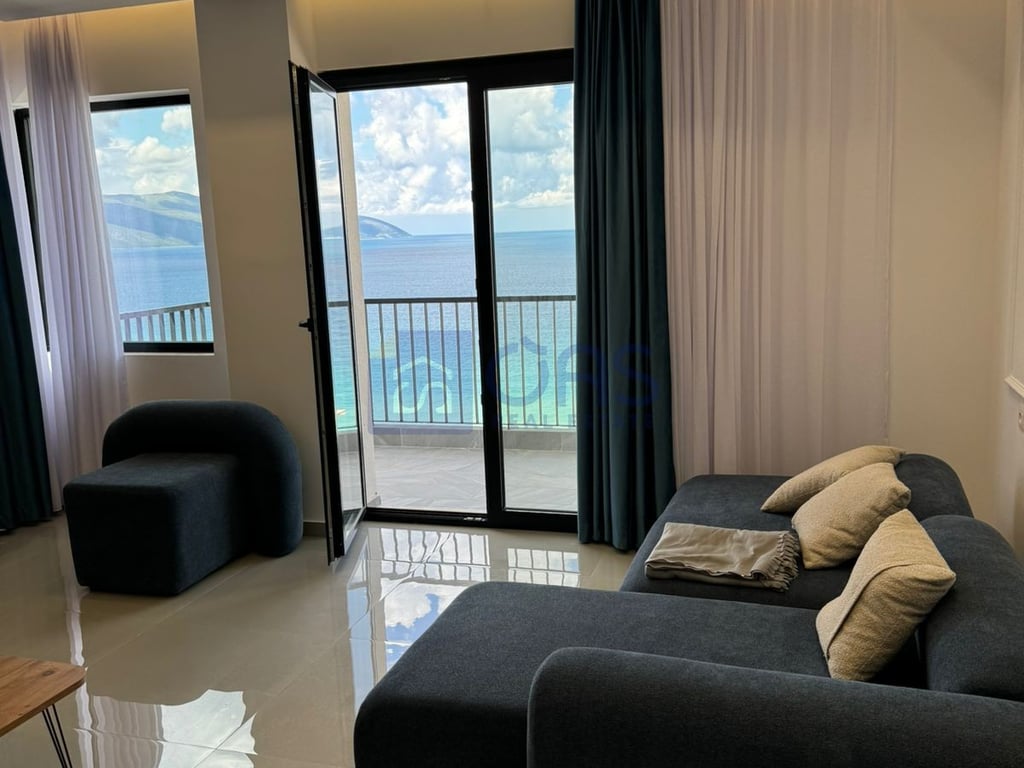 For sale, a super 2+1 apartment with a sea view in Vlorë.