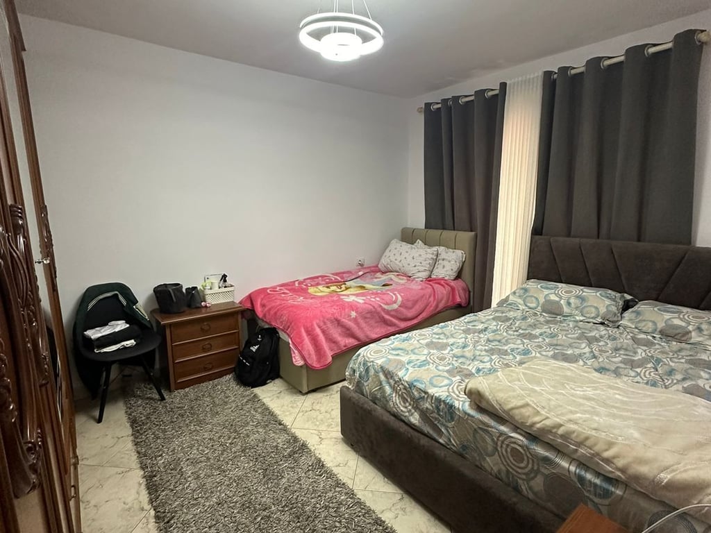 Jepet me qera Apartamenti 1+1 , Myslym Shyr , prane karburant kastratit  Cmimi: 500 mije leke