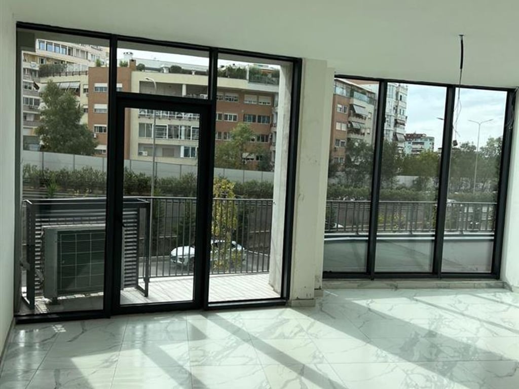 AMBIENT PER ZYRA ME QIRA TE LAKE VIEW RESIDENCE