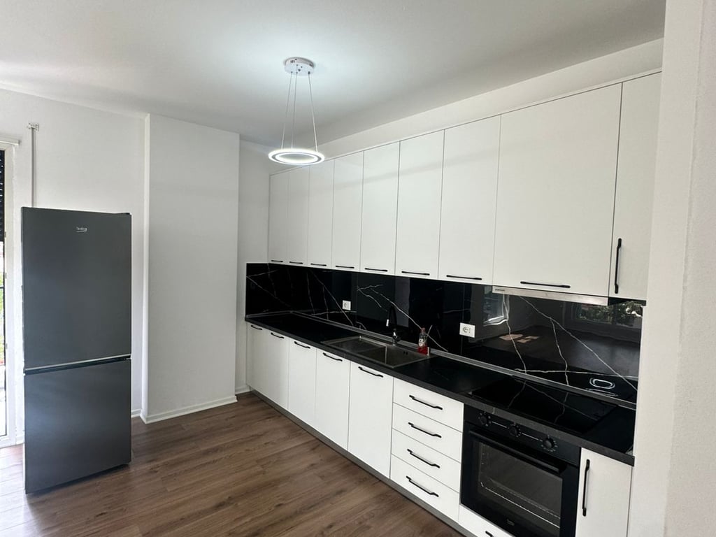 APARTAMENT ME QERA 2+1+2