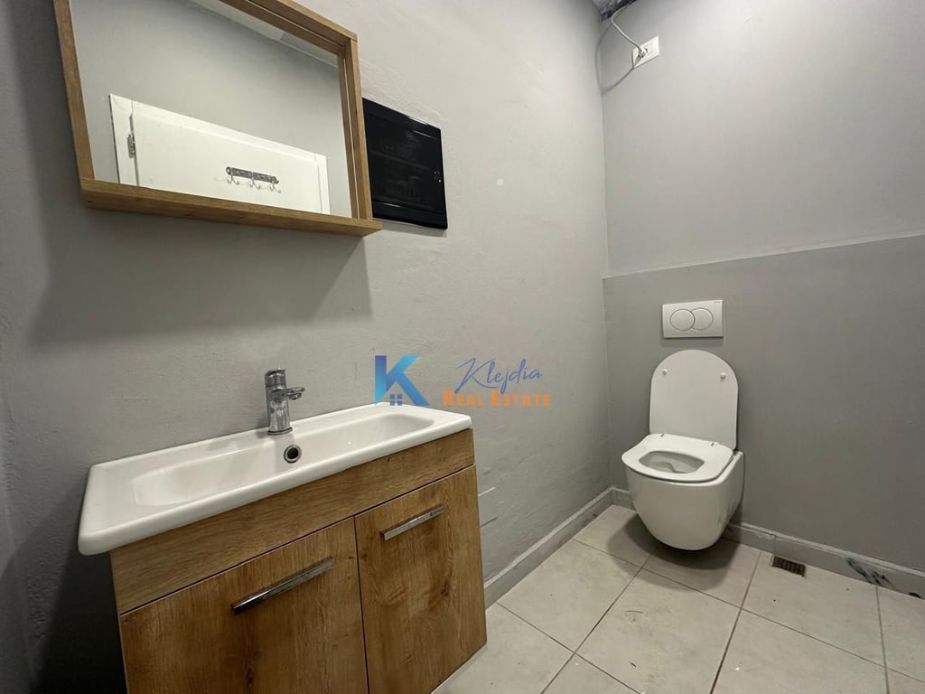 SHITET DYQAN+MAGAZINE+PARKIME prane SHKOLLES SE KUQE