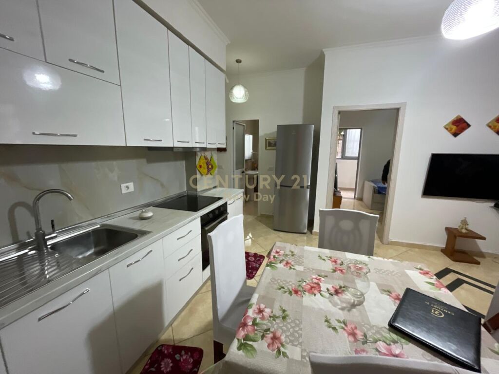 JEPET ME QIRA APARTAMENT 2+1 TEK SHKEMBI I KAVAJES!