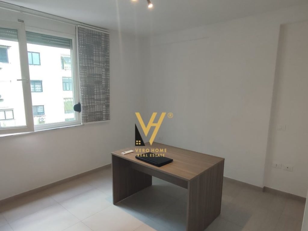 JEPET ZYRE 80M2 ME QERA TE RR. MYSLYM SHYRI 700 EURO