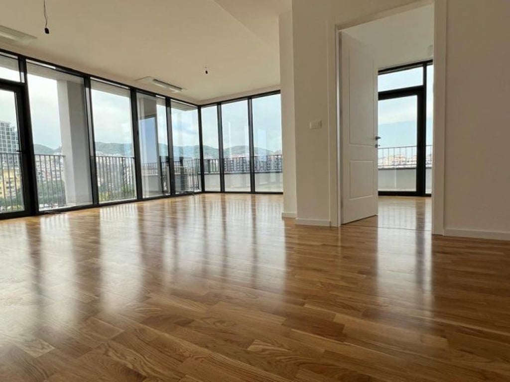 OFFICE FOR RENT 106M2 1400 EURO LAKE VIEW KOSOVAREVE STREET