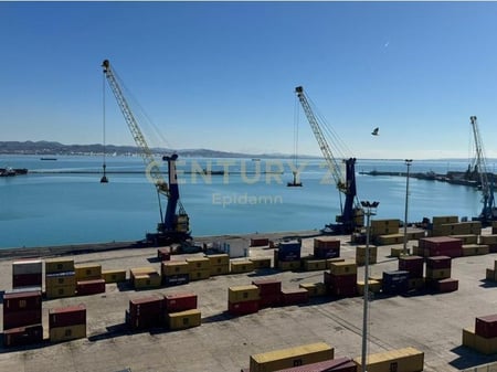 Affittasi appartamento 2+1 con vista mare in Via Nuova del Porto!