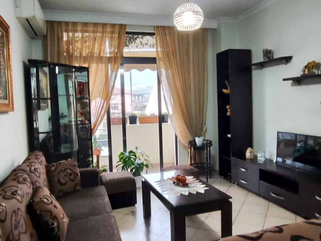 Jepet me qera apartament 2+1 ne Ali Demi 450 euro