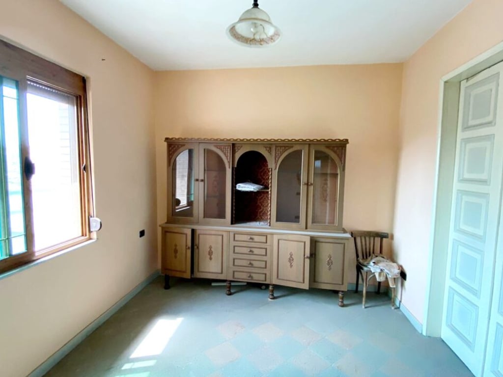 🔥New listing, only 10 m from our office🔥 A 2-story villa for sale, Kavajë center