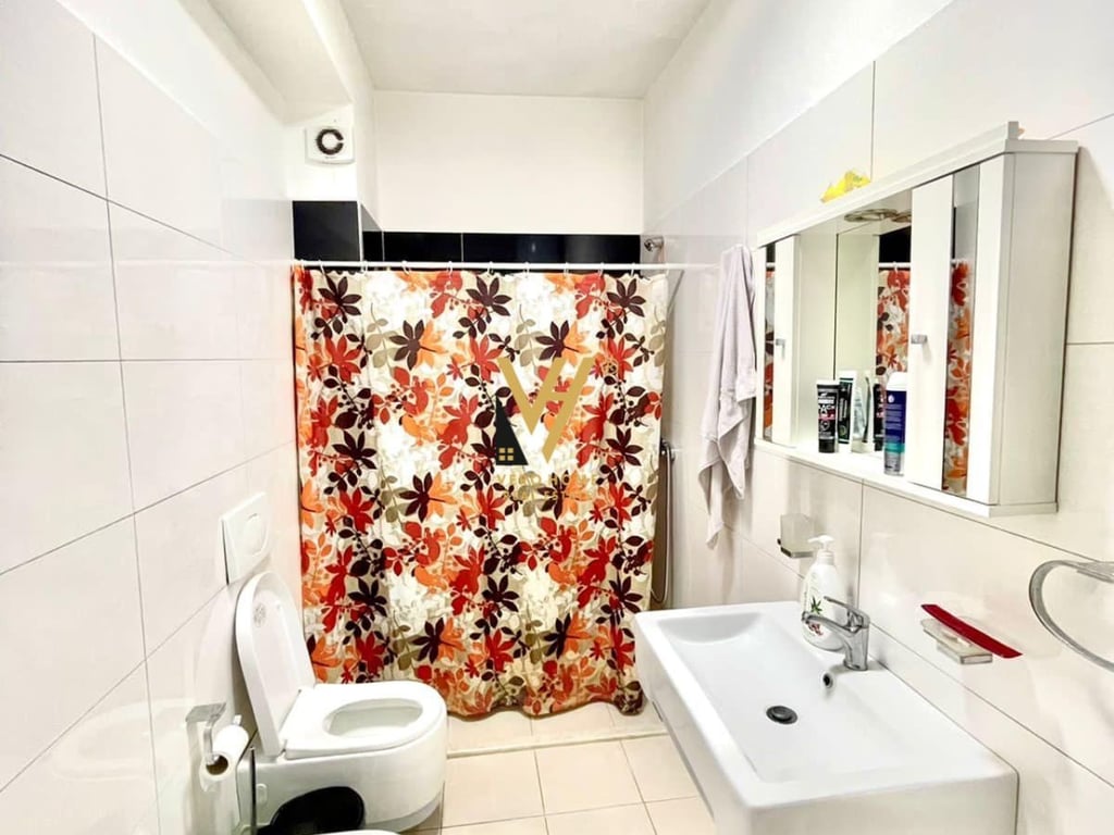 1+1 Apartment with Balcony for Rent in the Paris Commune 600 Euro