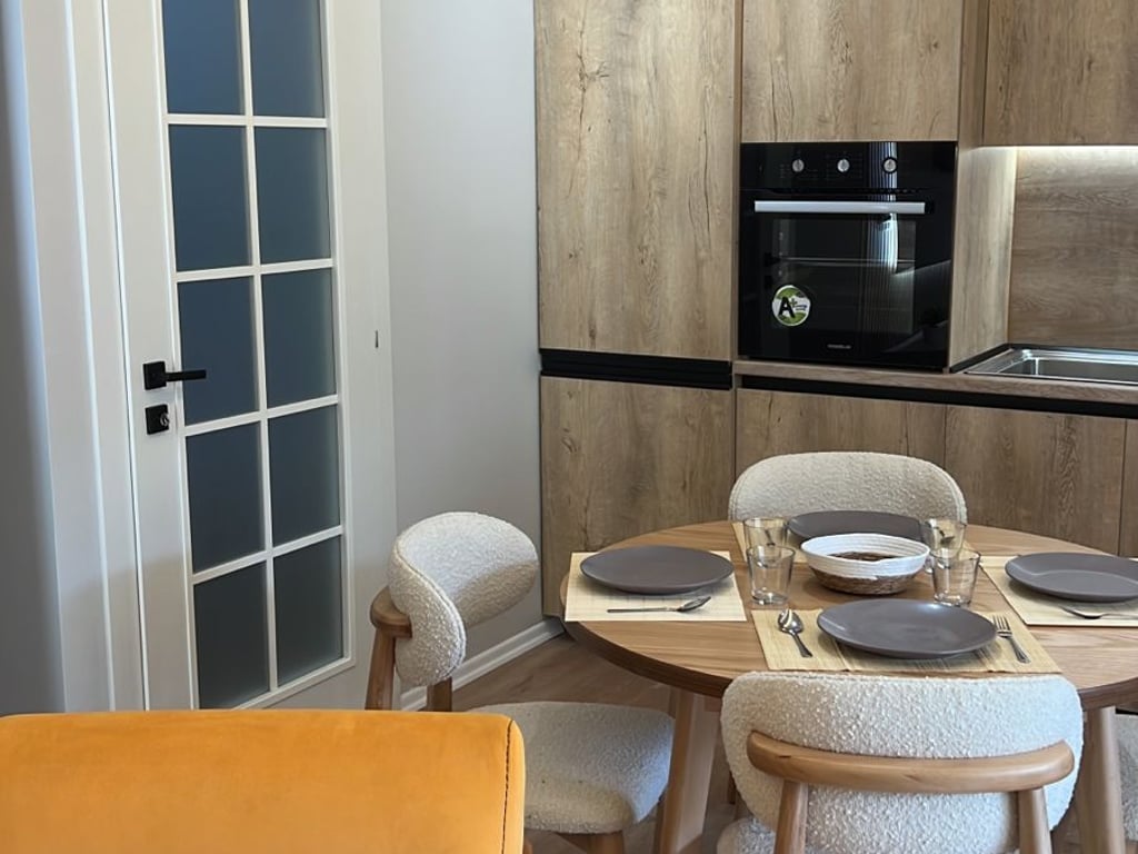 SHITET: Apartament 3+1 &amp; Verandë || 📌🏖️Durrës te Hotel Iliria || I Kompletuar dhe Investuar 100% || 151m² || (163,000€)