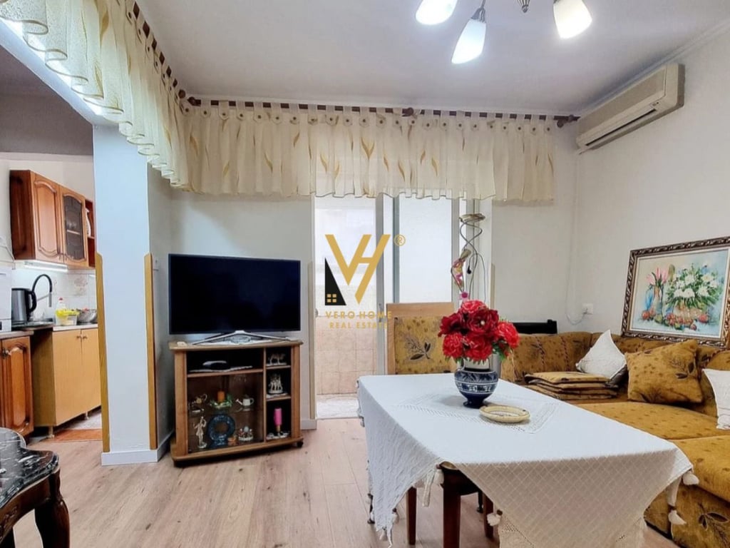 2+1 apartment for rent on Barrikadave Street, 600 euros.