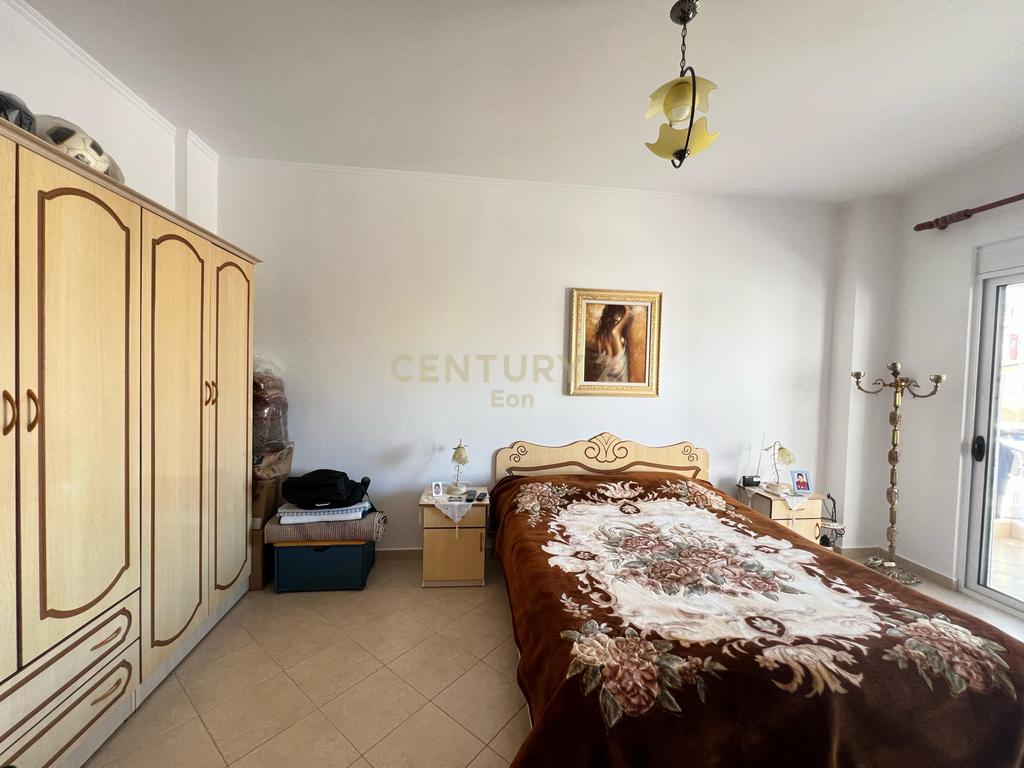 Shitet Apartament 1+1+Post Parkimi, Prane Flower, Golem ! 100,000 €