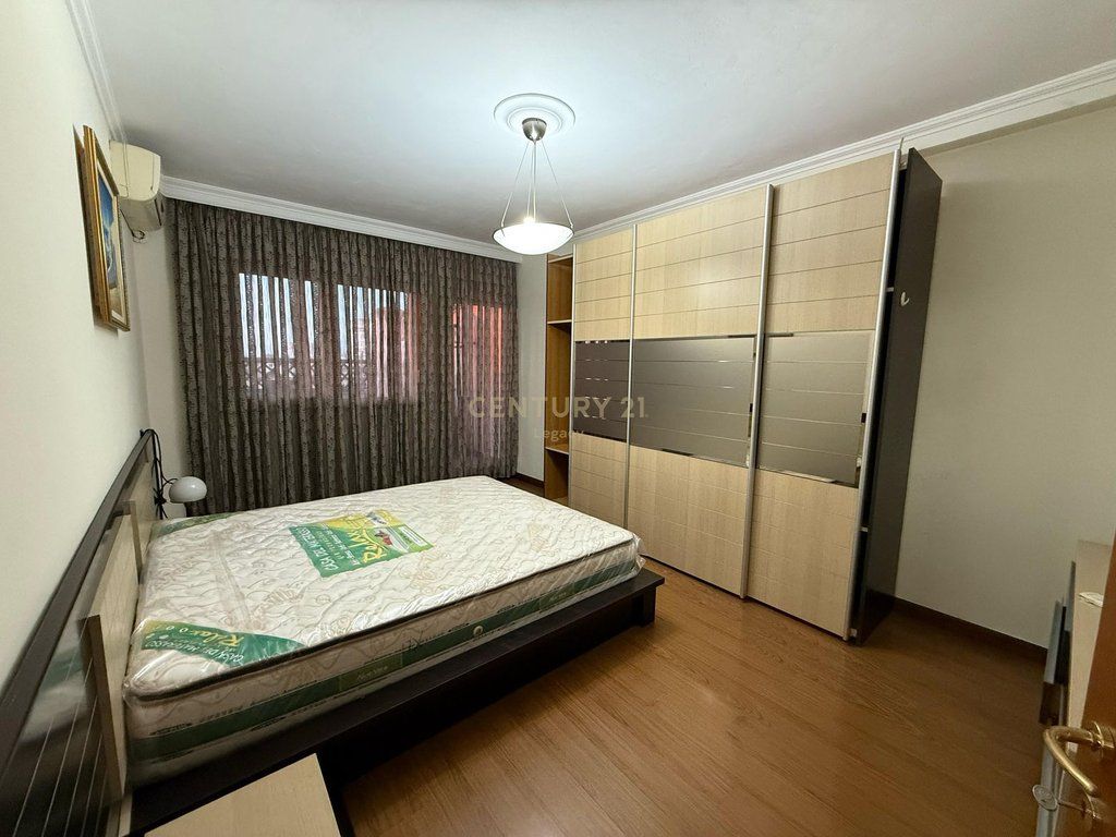 Jepet me qira apartament luksoz 2+1+2 tek Gjykata e Rrethit Tiranë 750 € /Muaj