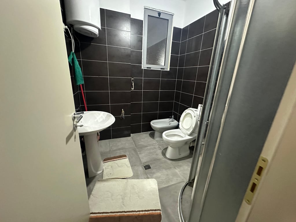 Appartamento 2+1 in Affitto con 2 Bagni e 2 Balconi in una Posizione Tranquilla a €350