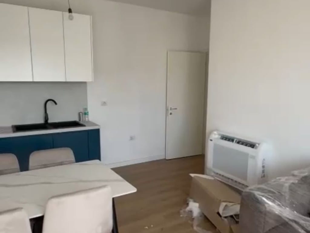 JEPET ME QIRA APARTAMENT 3+1 ,FUSHA E AVIACIONIT, TIRANË