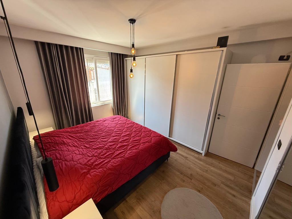 Apartament 1+1 tek Komuna e Parisit prane Kika 2