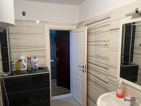 Apartament 2+1 me qira te zona e Komunes se Parsit