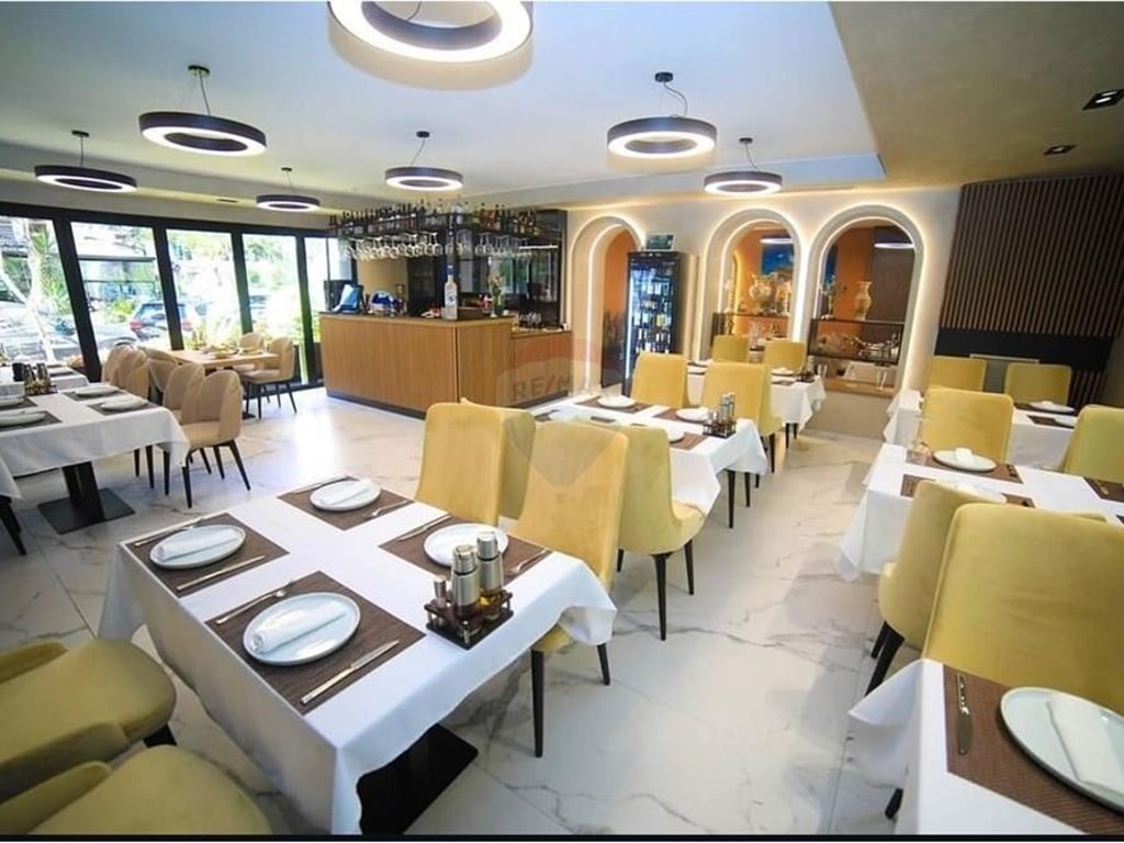 JEPET ME QERA RESTORANT 180M2 ne zonen e 21-shit