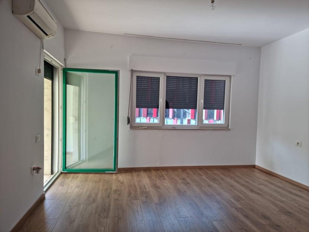 APARTAMET 2+1+2 TEK STADIUMI AIR ALBANIA PER QIRA