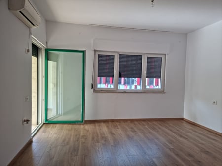 APARTAMET 2+1+2 TEK STADIUMI AIR ALBANIA PER QIRA