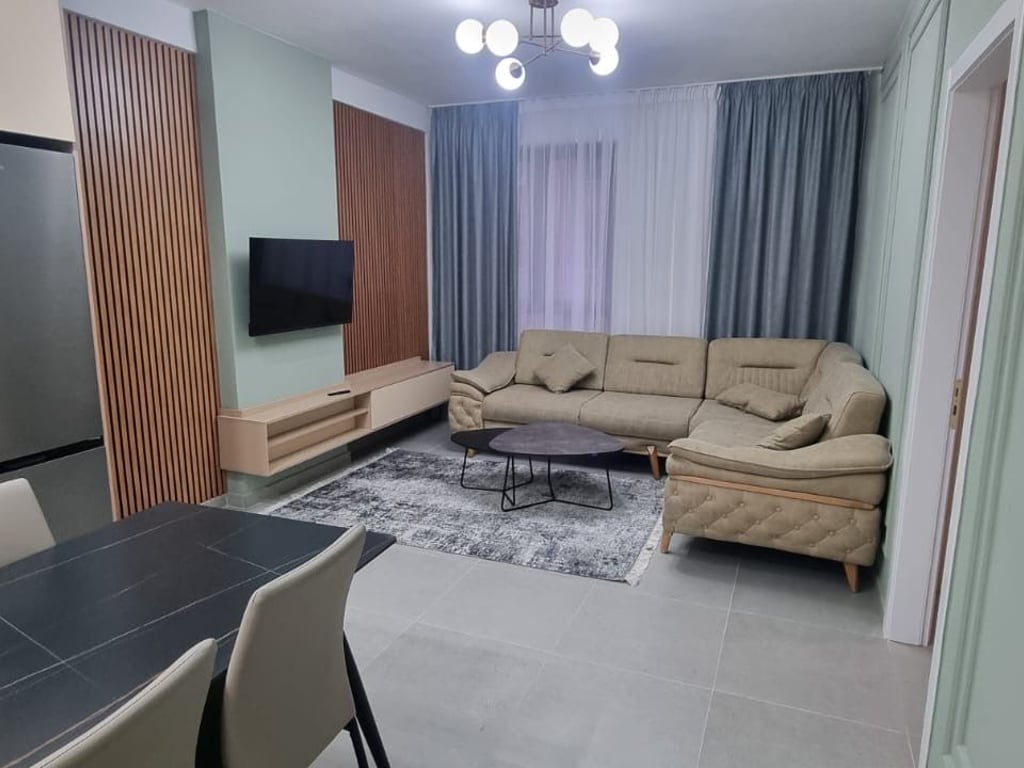 Jepet me qera 2+ 1 te green city 600 euro