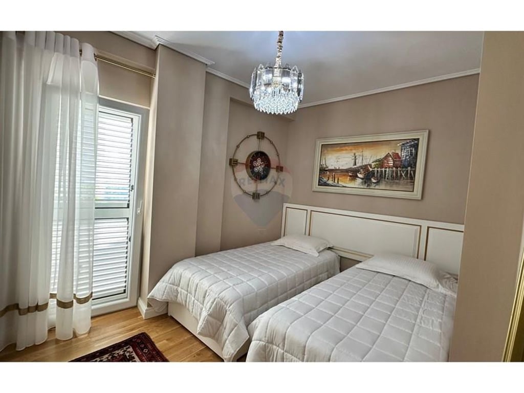2+1 apartment for rent at Myslym Shyri!