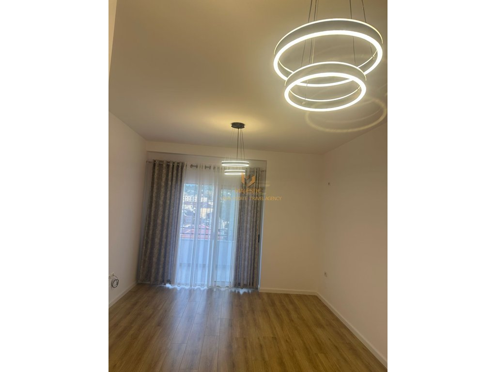 Shitet apartament 1+1 ne Misto Mame , Pallatet Cabej 
