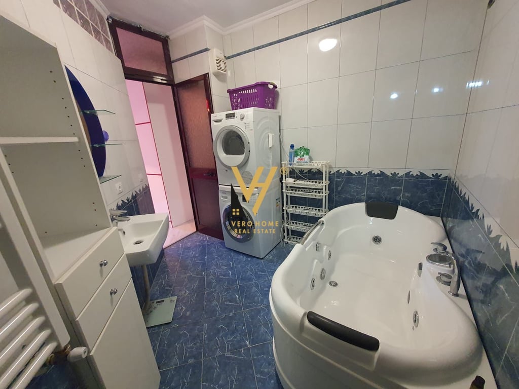 JEPET APARTAMENT 3+1+2 ME QERA TE KOMUNA E PARISIT 700 EURO