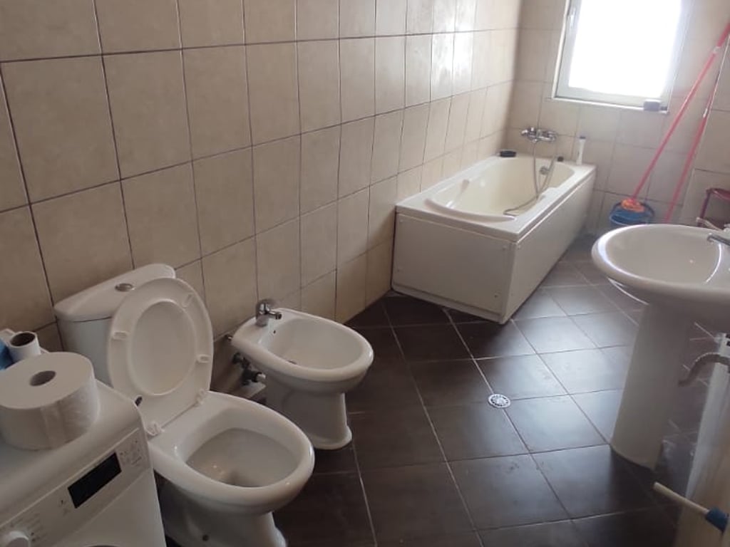 Apartament me Qera 2+1 Tek Komuna E Parisit (ID B2201292) Tirane