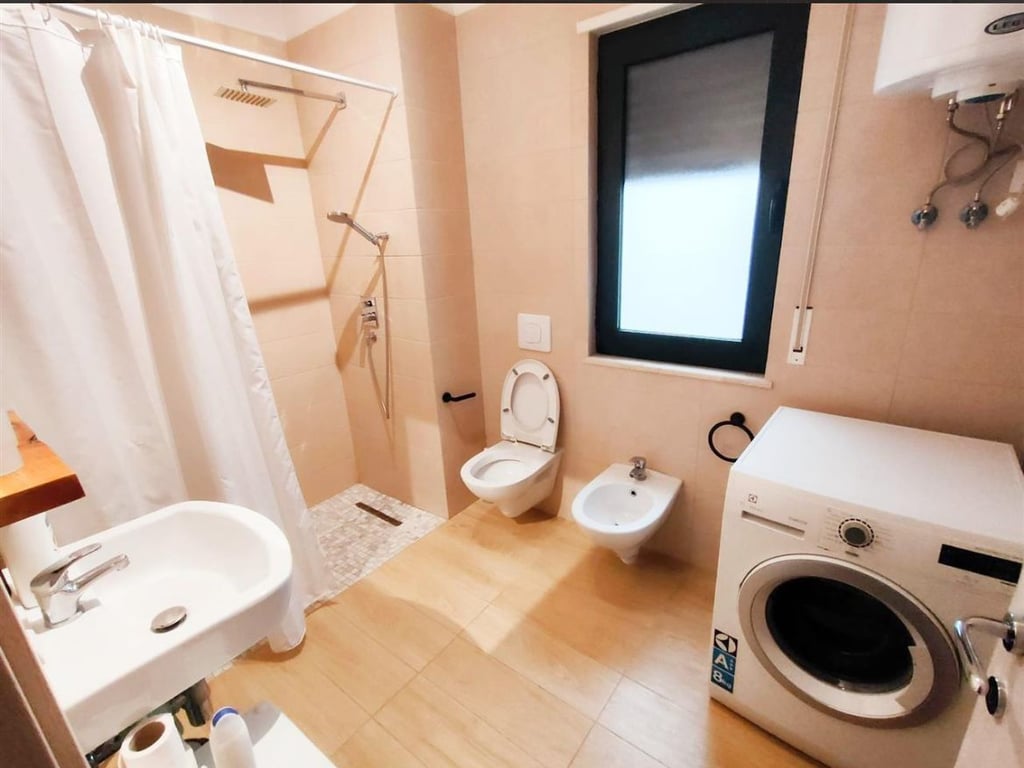 Apartament Me Qera 2+1+2 tek Fusha e Aviacionit (ID B2201291) Tirane